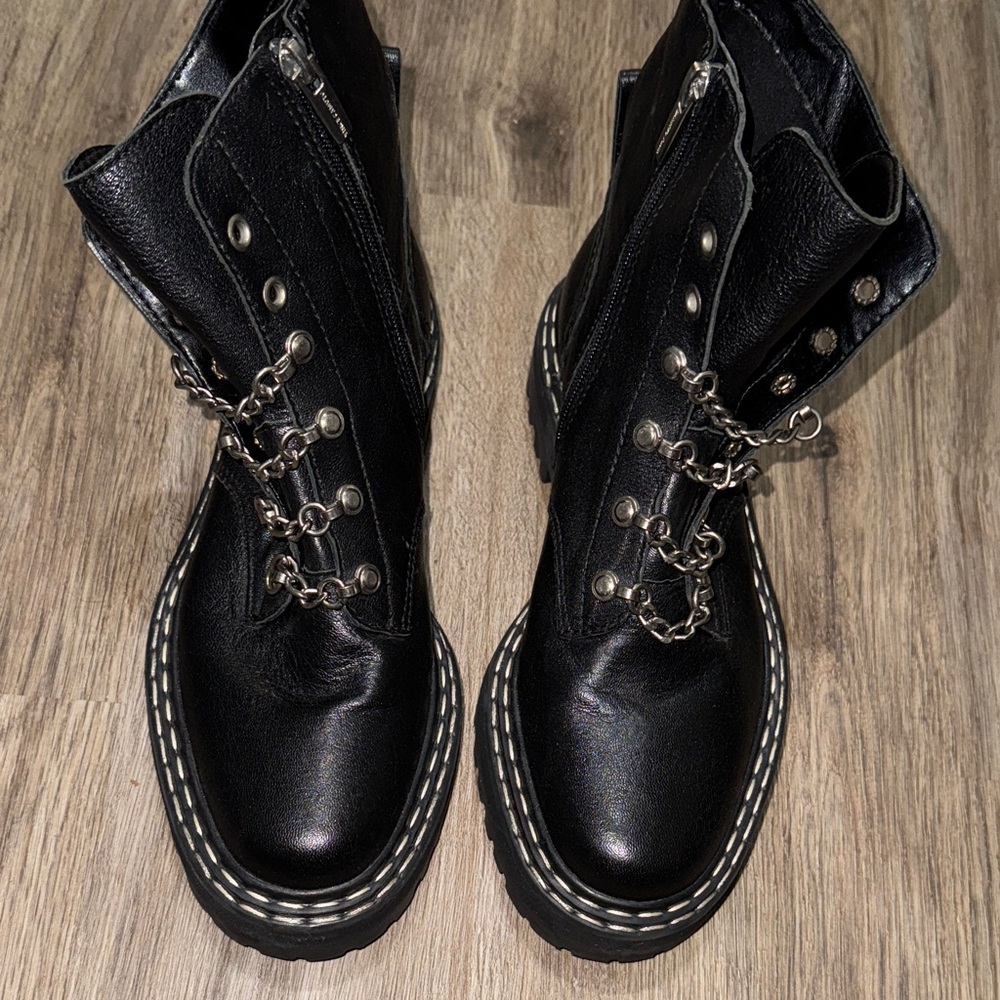 Vince Camuto Popinta black soft goat leather chain detailed combat boots size -7